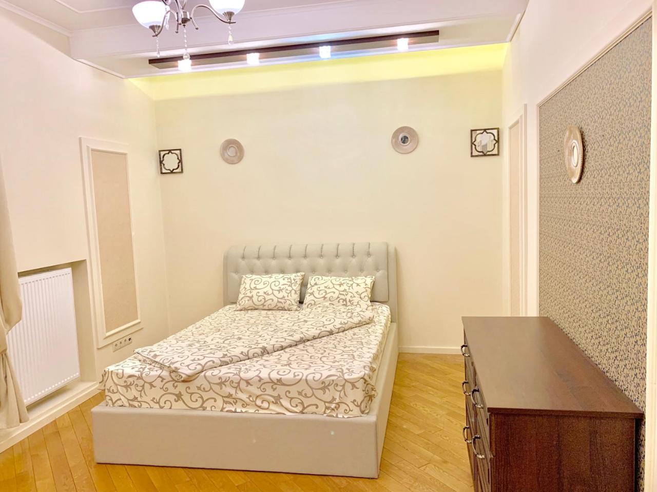 Two-Bedroom On Lesi Ukrainky Lviv Eksteriør bilde