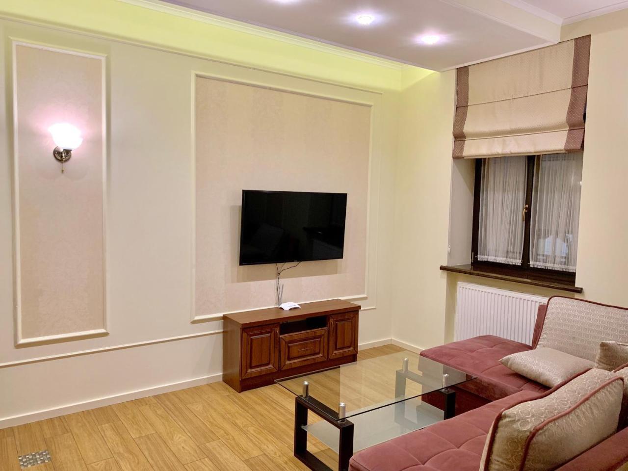 Two-Bedroom On Lesi Ukrainky Lviv Eksteriør bilde