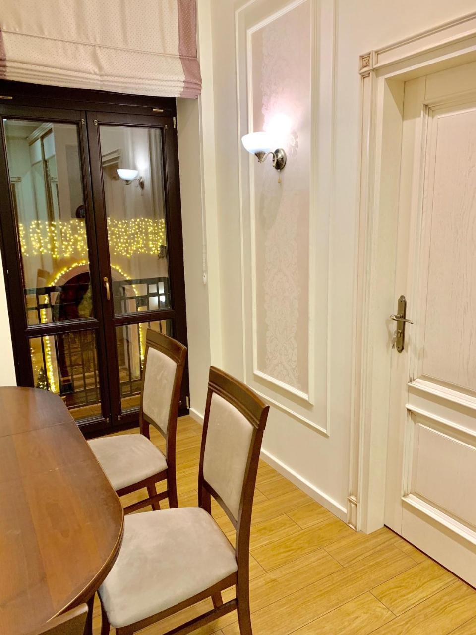 Two-Bedroom On Lesi Ukrainky Lviv Eksteriør bilde
