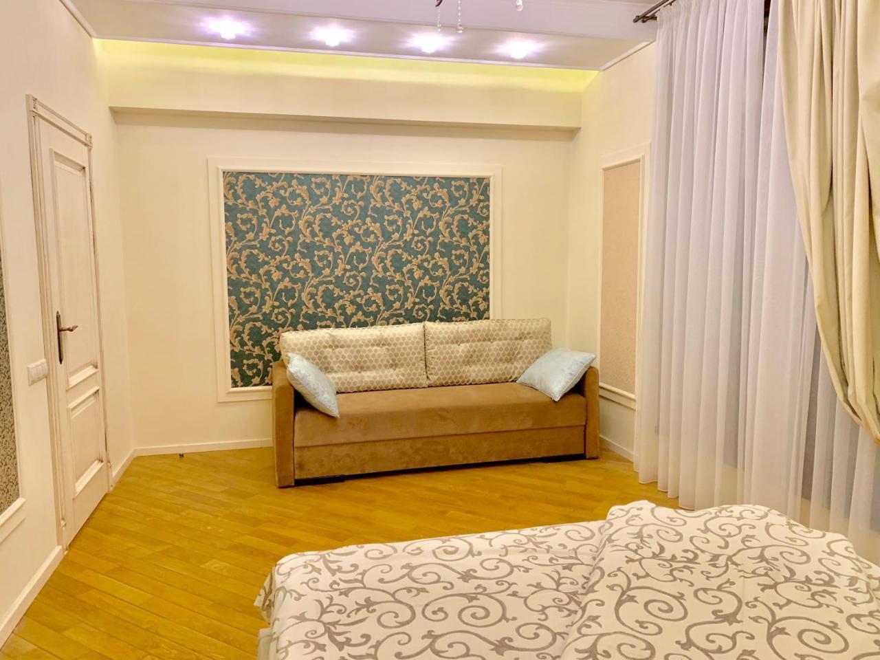 Two-Bedroom On Lesi Ukrainky Lviv Eksteriør bilde
